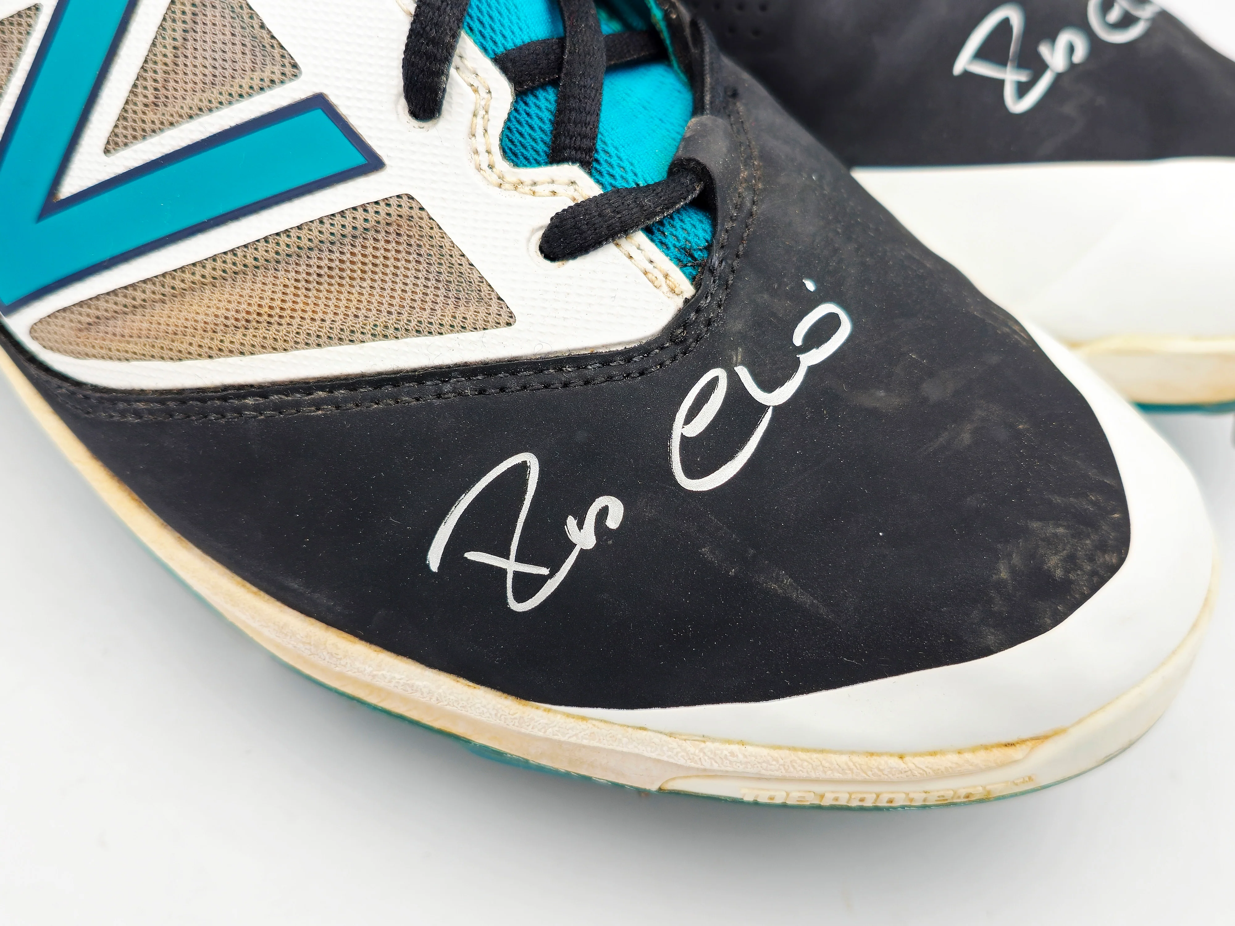Robinson Cano Autographed Pair of Game Used Black & Teal New Balance Revlite Cleats Seattle Mariners PSA/DNA #7A96543 & 7A96544 - Image 2
