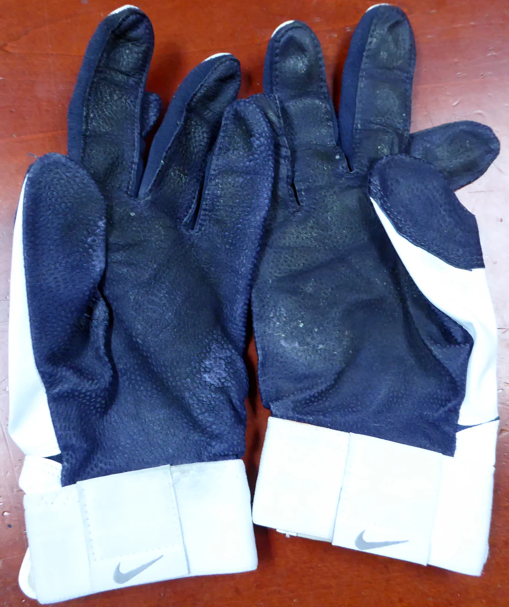 Robinson Cano Autographed Pair of Game Used Nike Batting Gloves with Signed Certificate SKU #113654 - Image 4