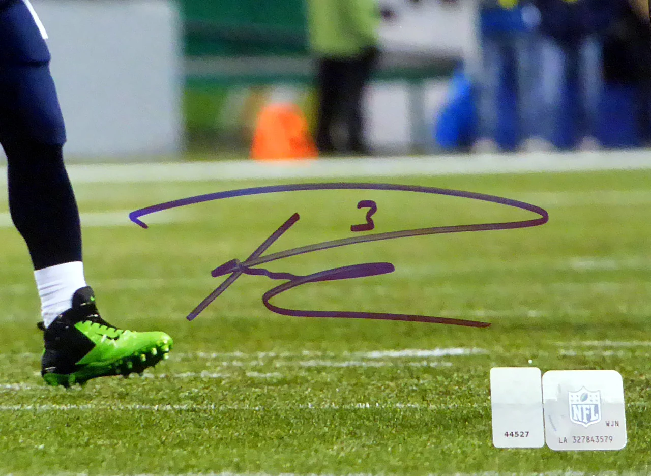 Russell Wilson Autographed 16x20 Photo Seattle Seahawks RW Holo Stock #95140 - Image 2