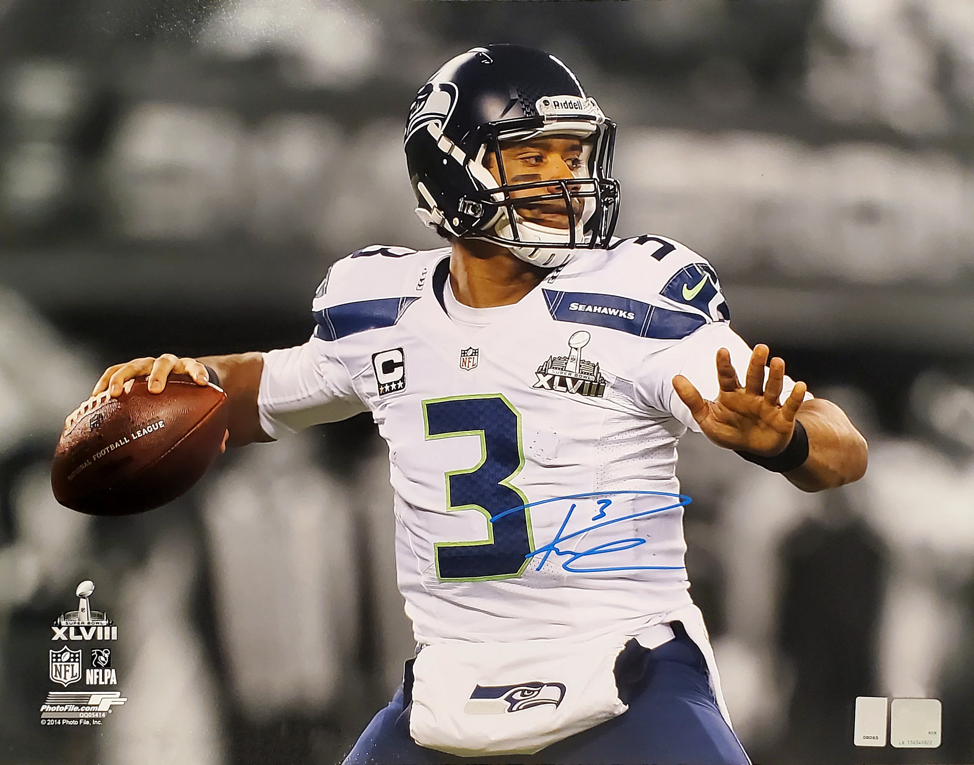 Russell Wilson Autographed Framed 16x20 Photo Seattle Seahawks Super Bowl XLVIII RW Holo Stock #200376 - Image 2