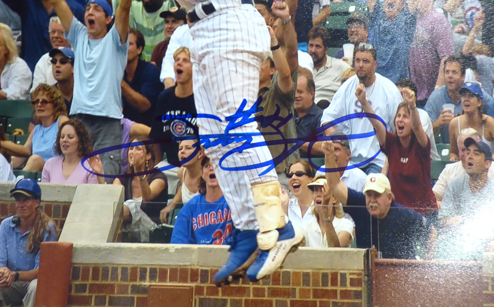 Sammy Sosa Autographed 11x14 Photo Chicago Cubs Beckett BAS Stock #177690 - Image 2
