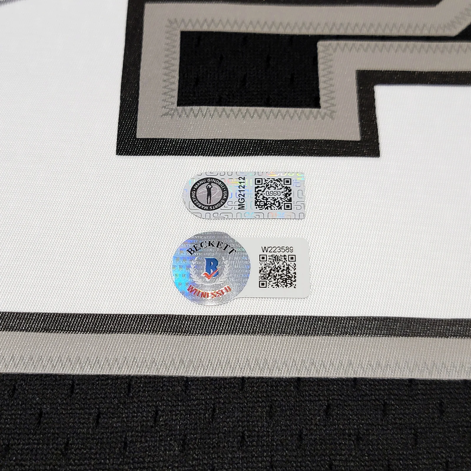 San Antonio Spurs Manu Ginobili Autographed Black Authentic Mitchell & Ness Swingman Jersey Size XL Beckett BAS Witness Stock #211905 - Image 5