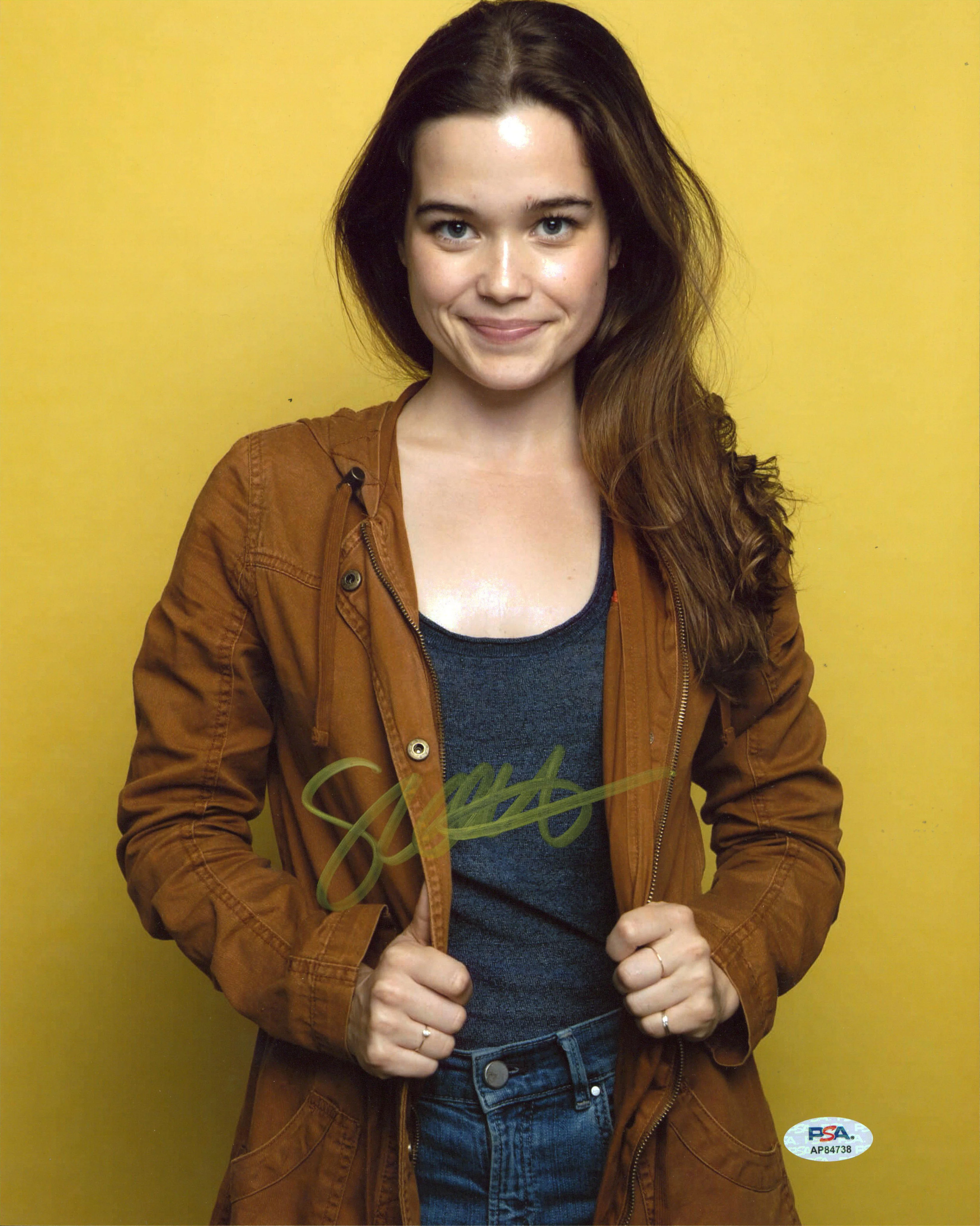 Sarah Catherine Hook The White Lotus Authentic Signed 11x14 Photo PSA #AP84738 - Image 2