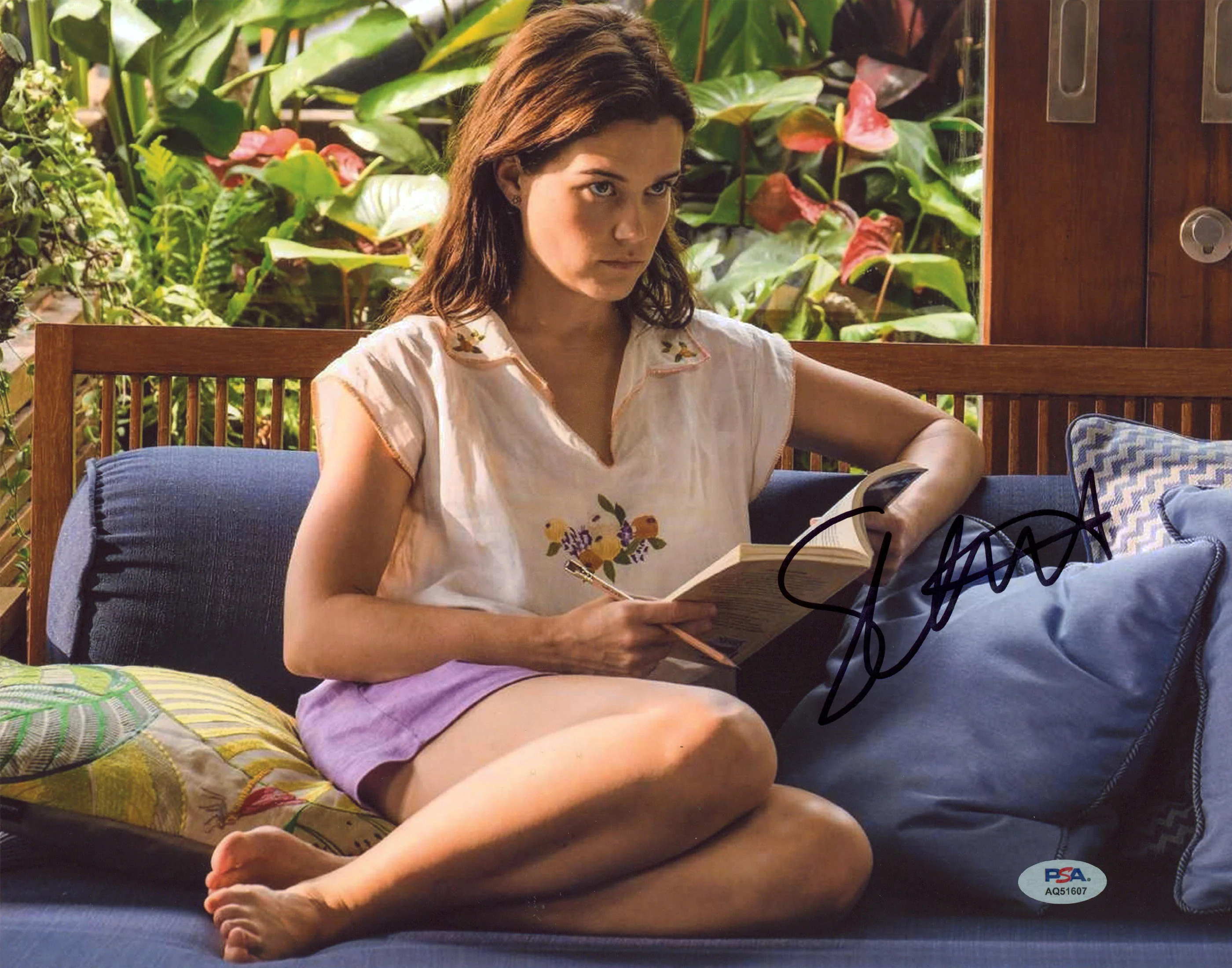 Sarah Catherine Hook The White Lotus Signed 11x14 Photo PSA/DNA #AQ51607 - Image 2