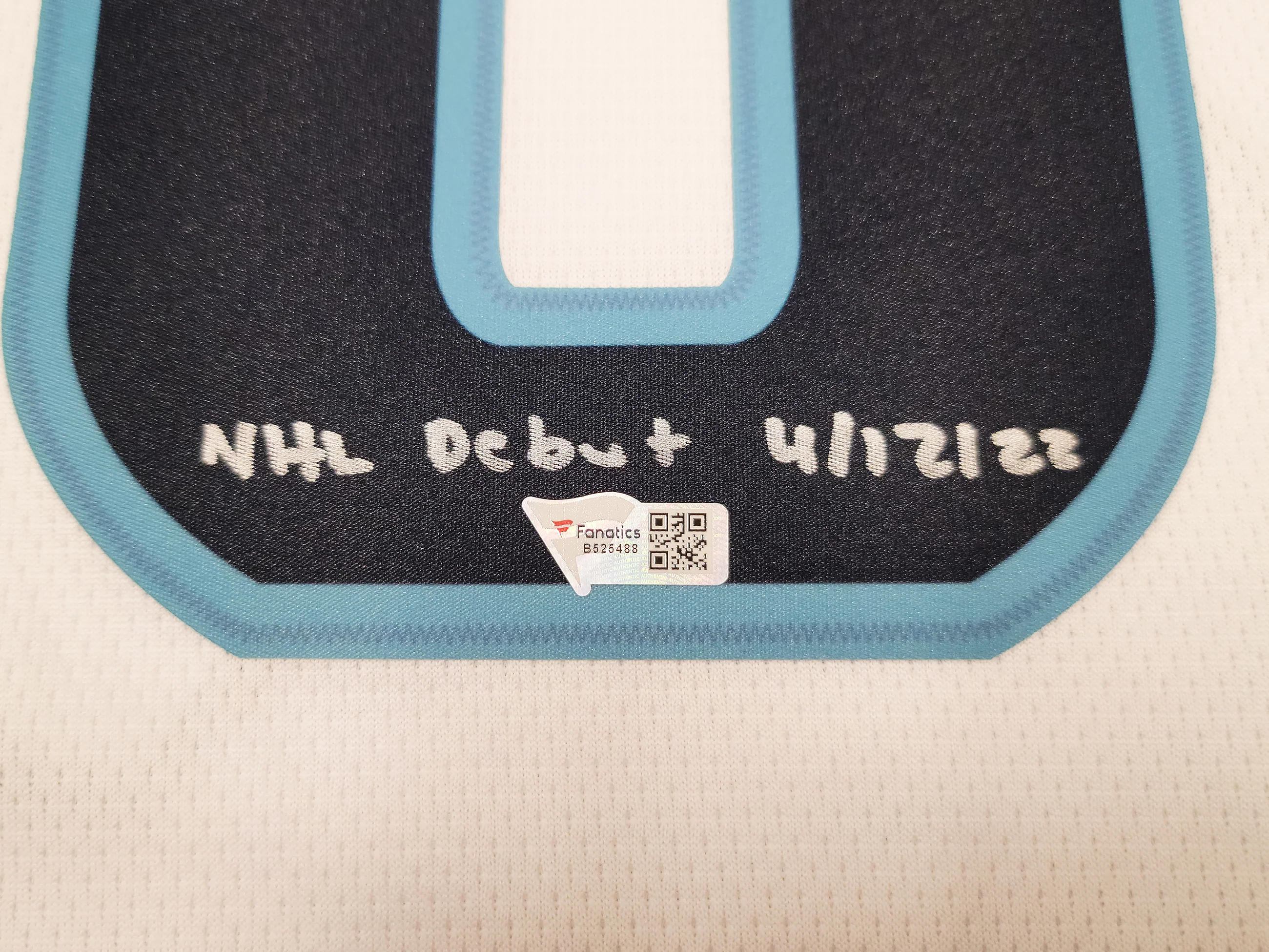 Seattle Kraken Matty Beniers Autographed White Fanatics Jersey Size XL With Inaugural Patch "NHL Debut" Fanatics Holo Stock #206008 - Image 5