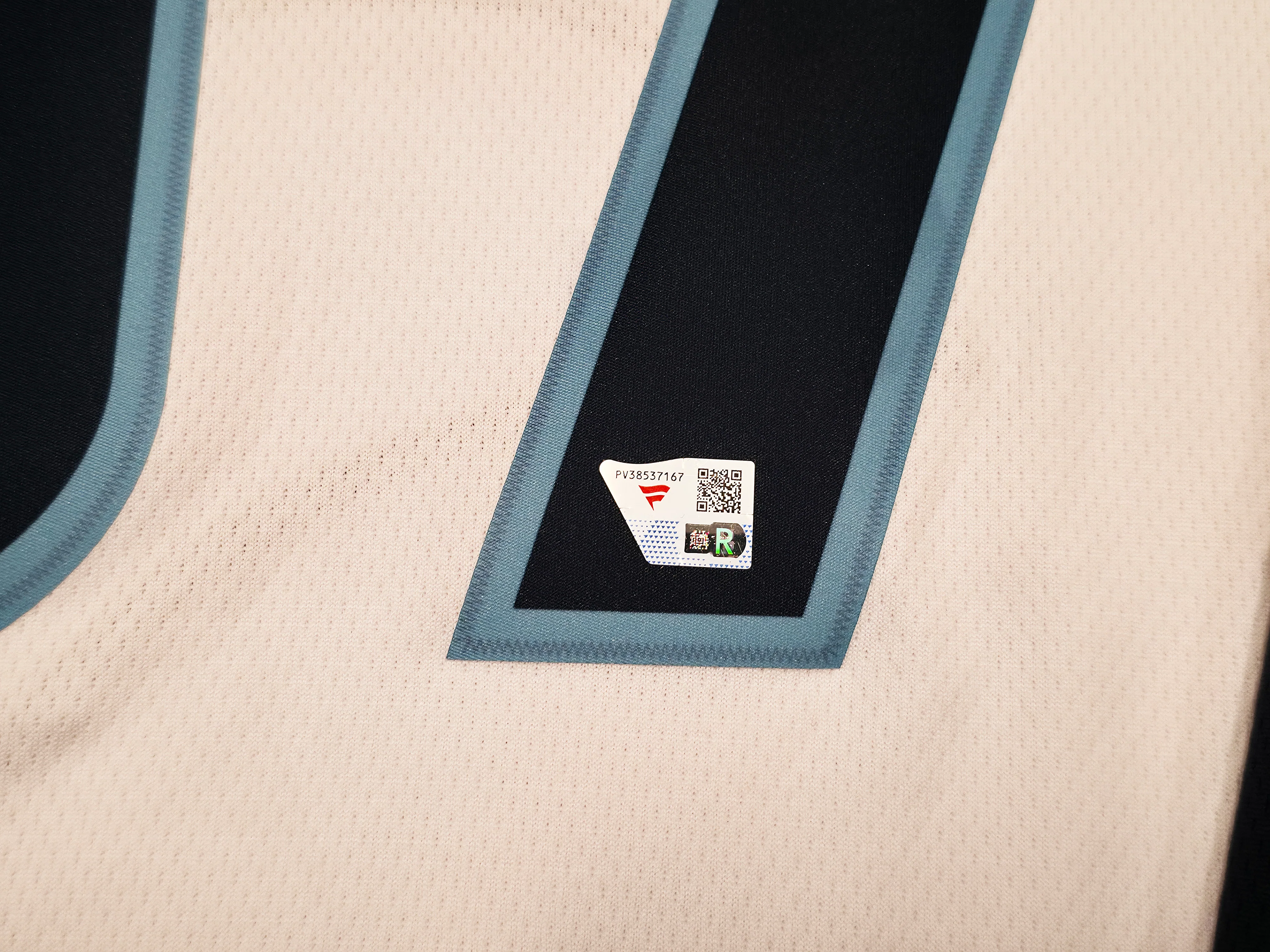 Seattle Kraken Yanni Gourde Autographed White Fanatics Jersey Size XL Fanatics Holo Stock #254451 - Image 4