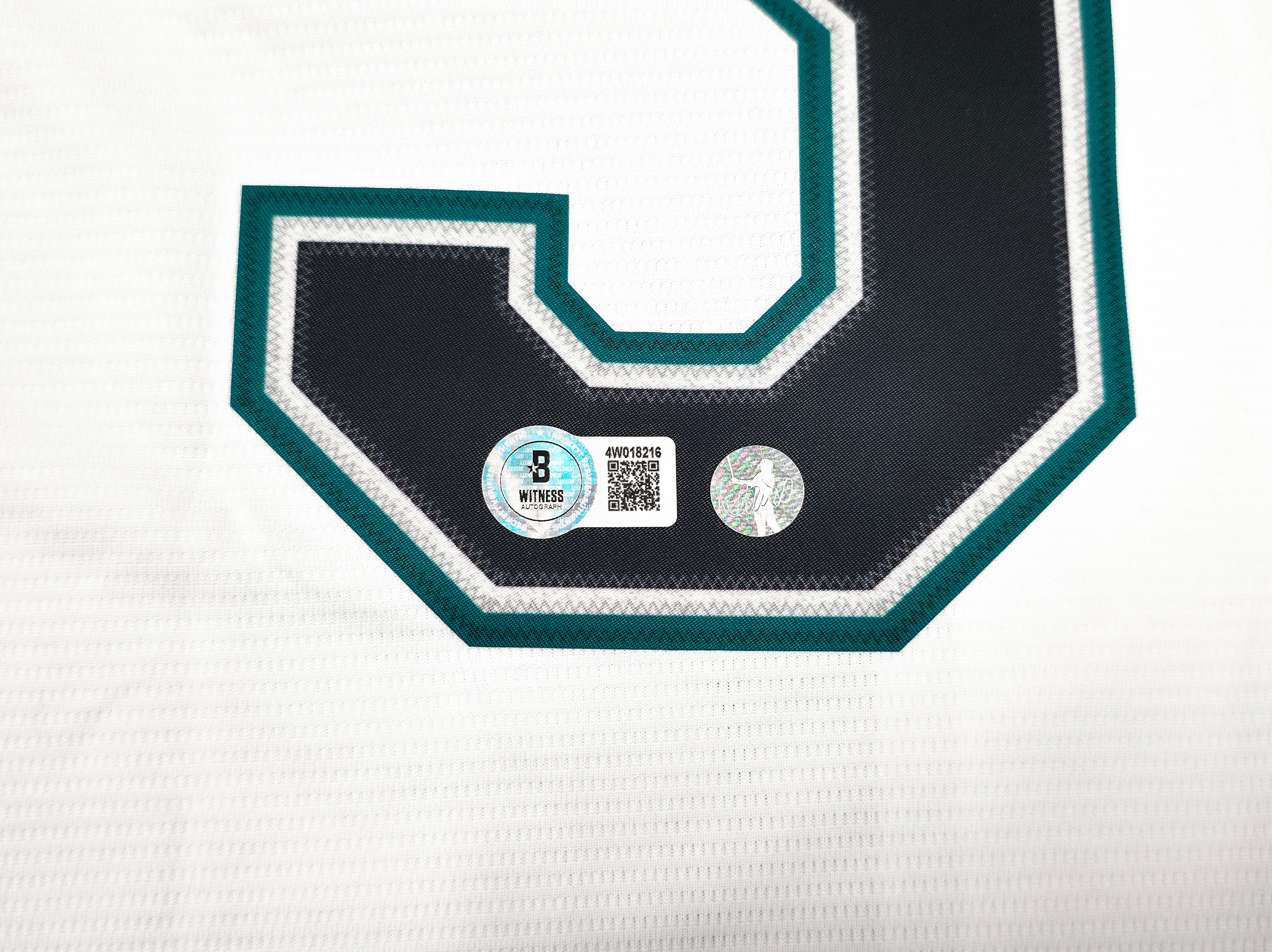 Seattle Mariners Ichiro Suzuki Autographed White Nike Jersey Size L "#51" IS Holo & Beckett BAS Witness Stock #254343 - Image 4
