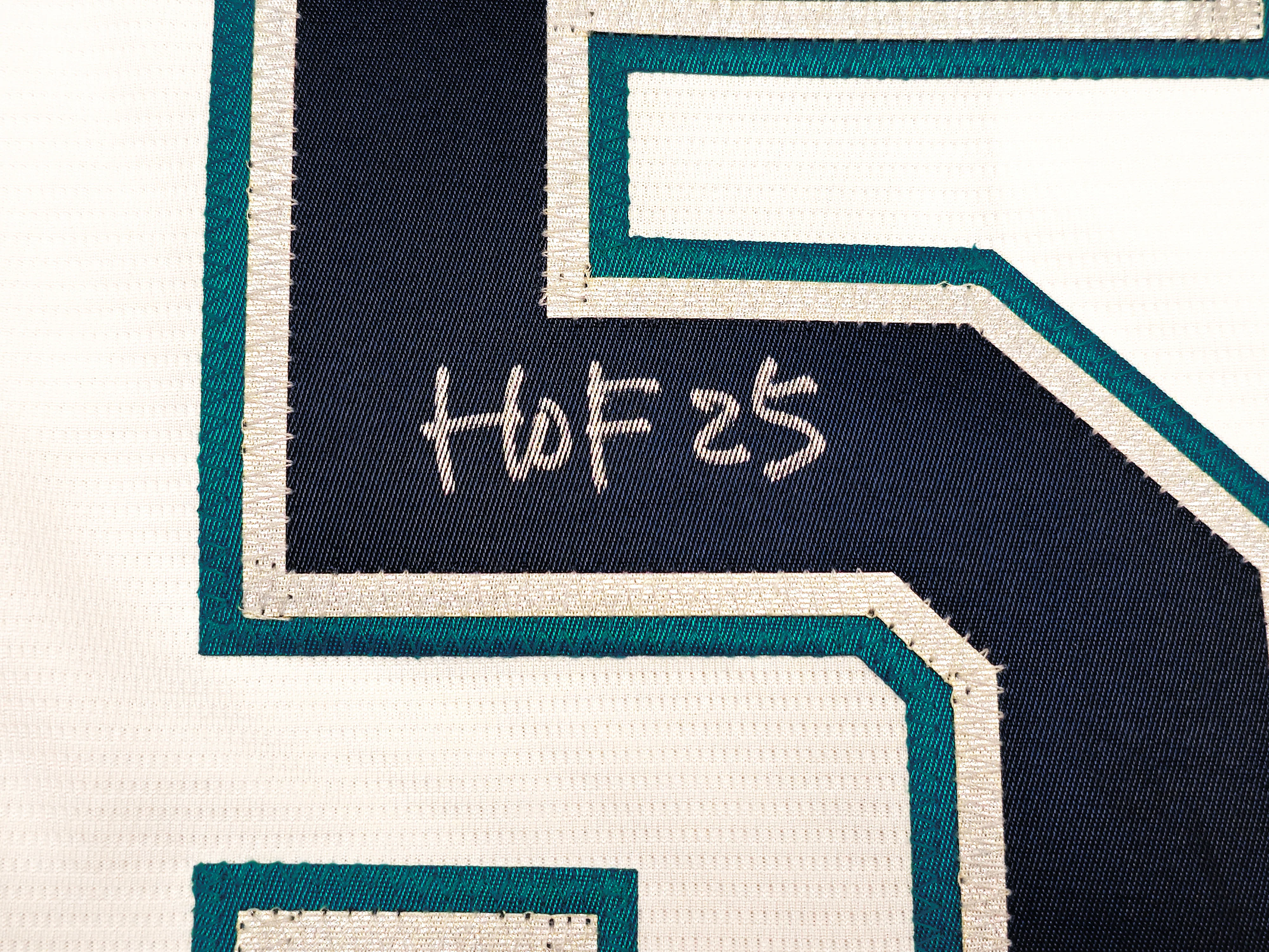 Seattle Mariners Ichiro Suzuki Autographed White Nike Jersey Size L "HOF 25" IS Holo & Beckett BAS Witness QR Stock #238311 - Image 5