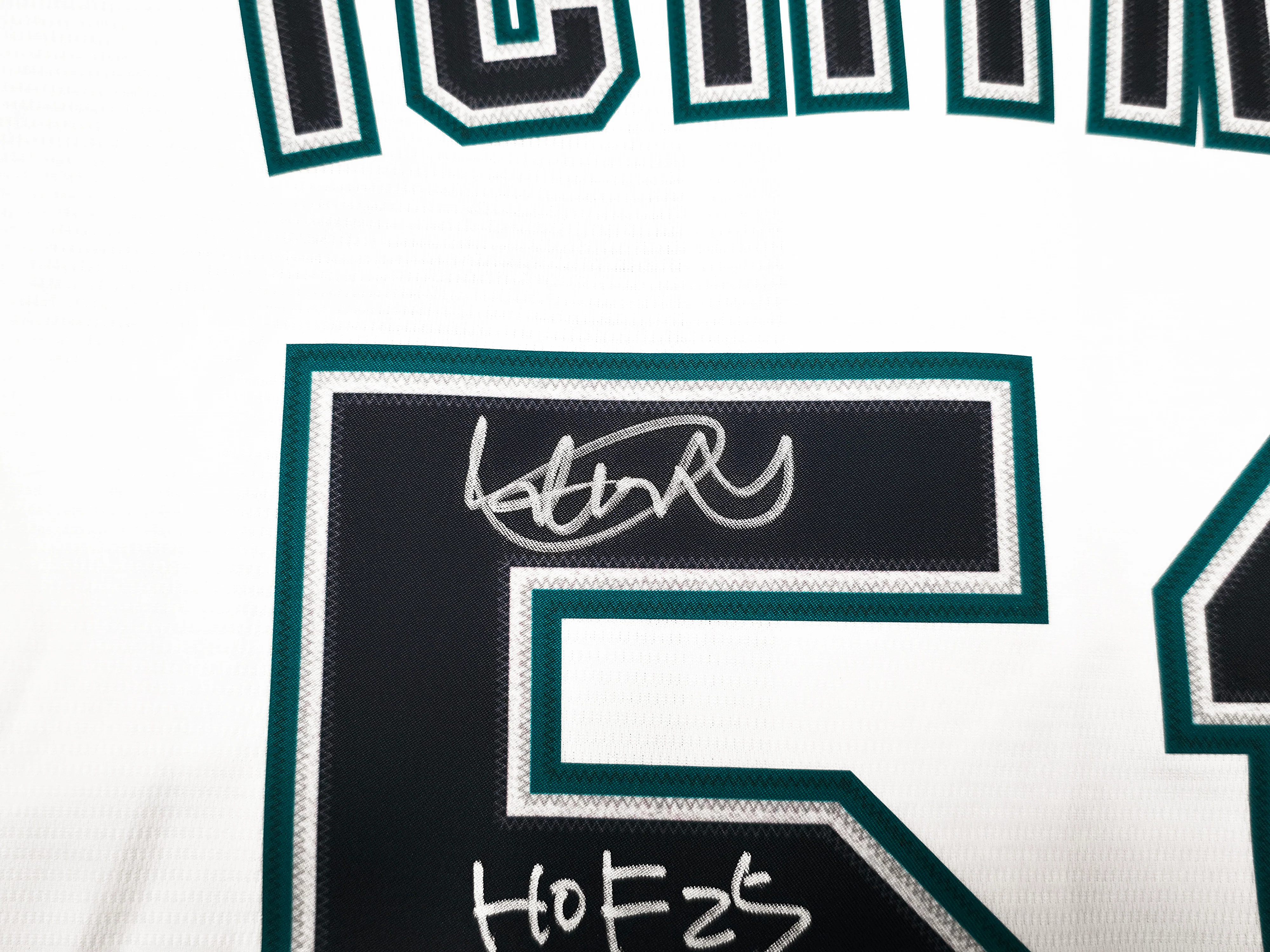 Seattle Mariners Ichiro Suzuki Autographed White Nike Jersey Size L "HOF 25" IS Holo & Beckett BAS Witness Stock #254345 - Image 3