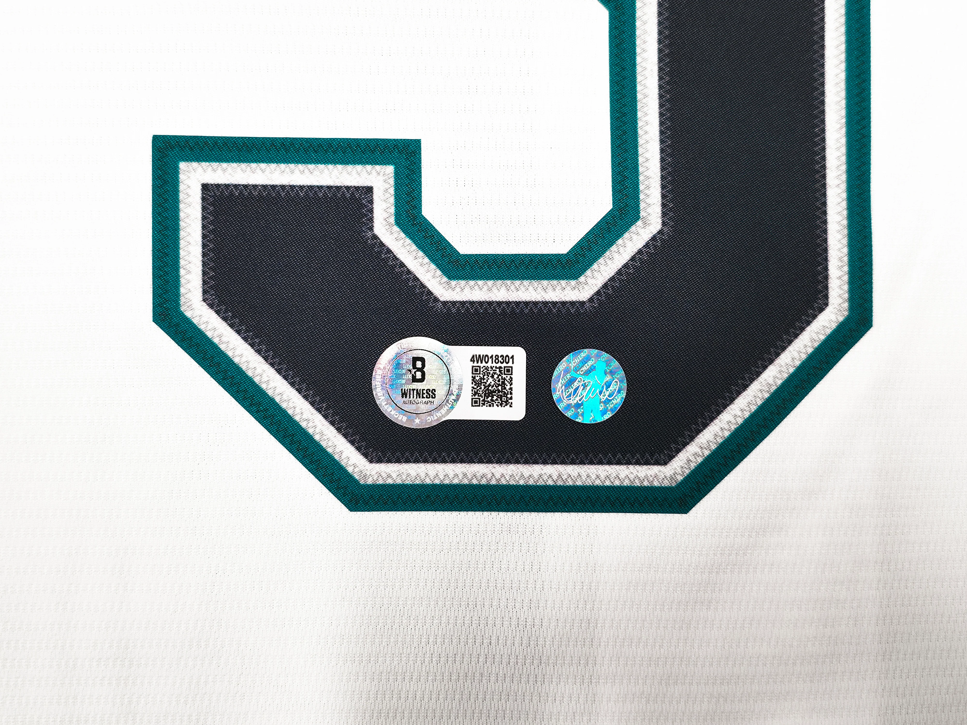 Seattle Mariners Ichiro Suzuki Autographed White Nike Jersey Size L "HOF 25" IS Holo & Beckett BAS Witness Stock #254345 - Image 5