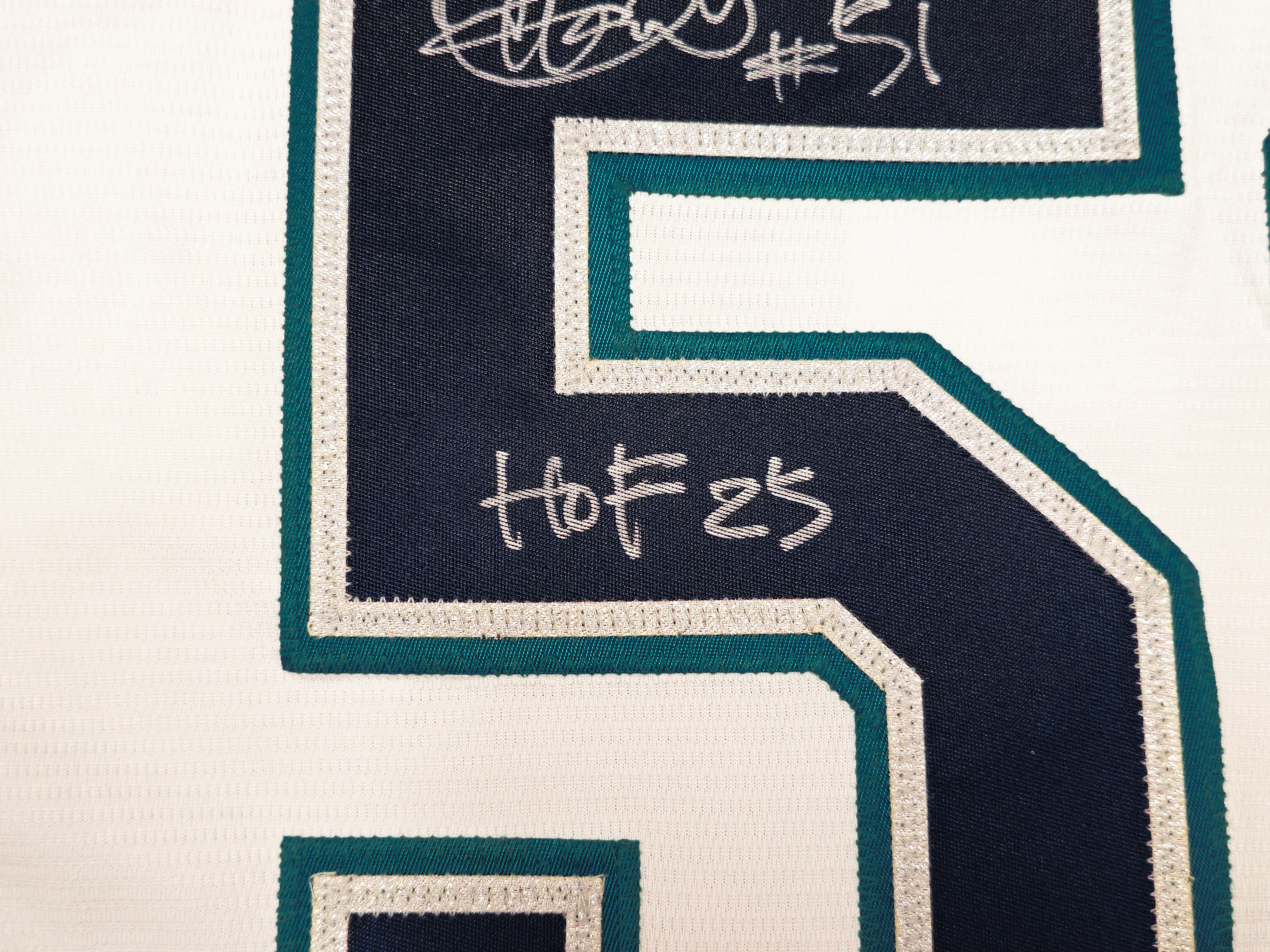 Seattle Mariners Ichiro Suzuki Autographed White Nike Jersey Size XL "HOF 25" IS Holo & Beckett BAS Witness QR Stock #238310 - Image 5