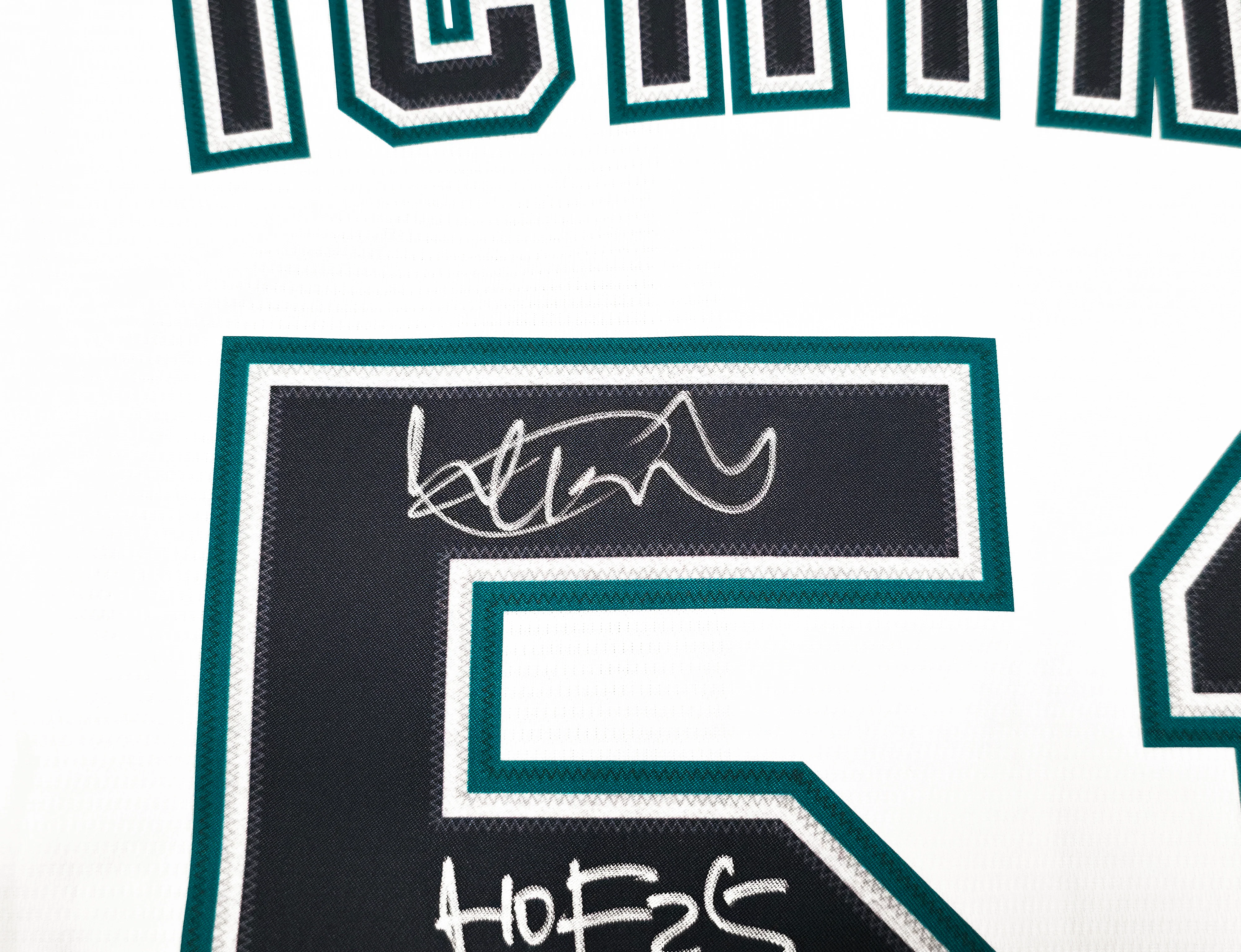 Seattle Mariners Ichiro Suzuki Autographed White Nike Jersey Size XL "HOF 25" IS Holo & Beckett BAS Witness Stock #254346 - Image 3