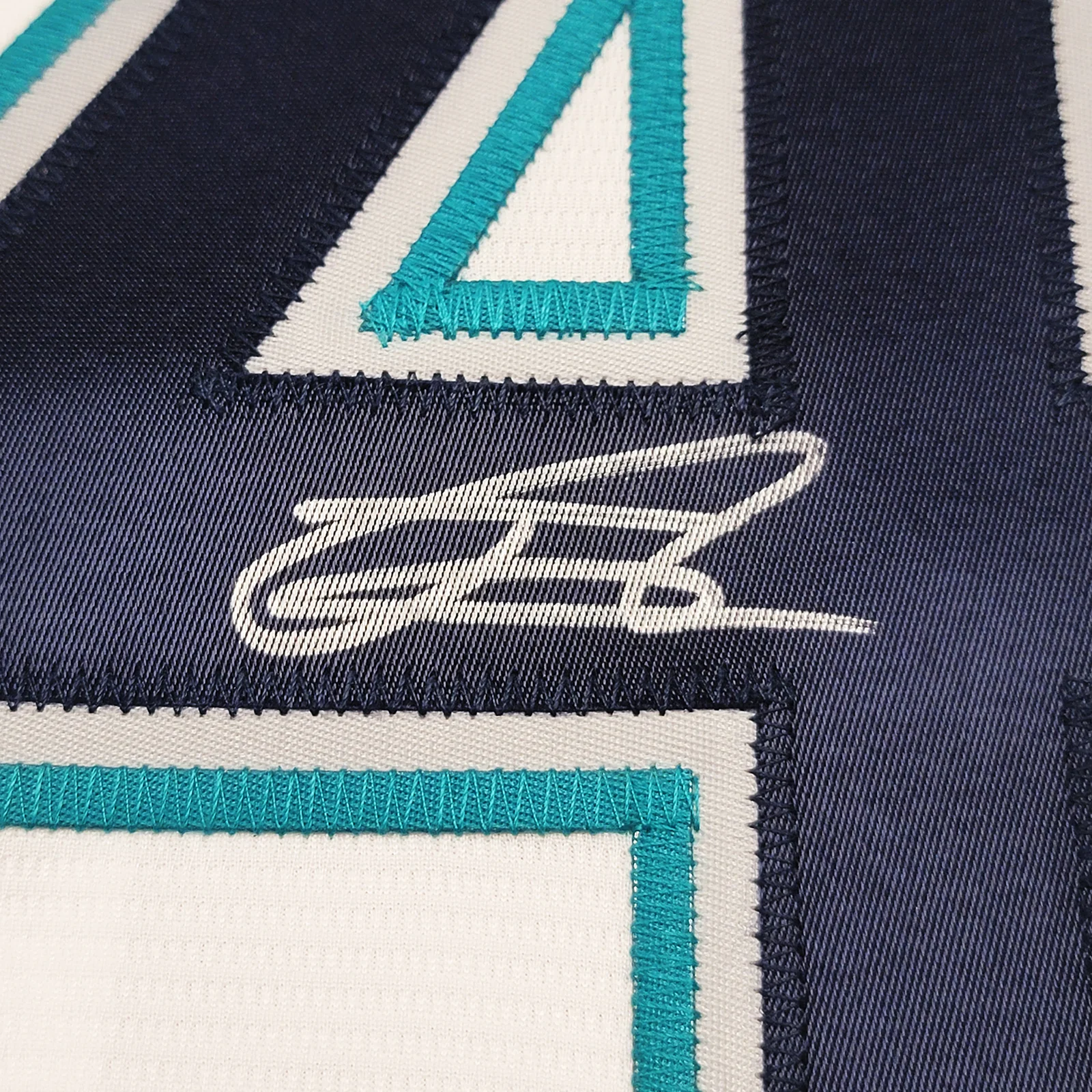 Seattle Mariners Julio Rodriguez Autographed White Nike Jersey Size XL Beckett BAS Stock #212094 - Image 4