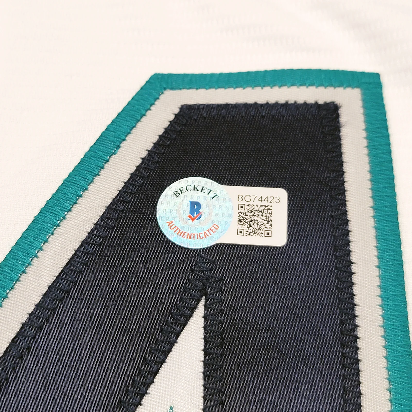 Seattle Mariners Julio Rodriguez Autographed White Nike Jersey Size XL Beckett BAS Stock #212094 - Image 5