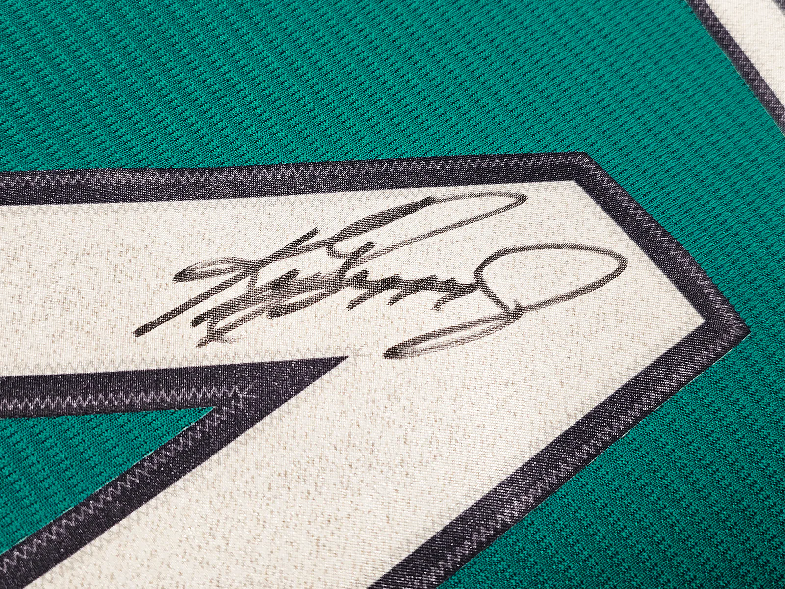 Seattle Mariners Ken Griffey Jr. Autographed Teal Nike Jersey Size XL Beckett BAS Witness Stock #212480 - Image 4