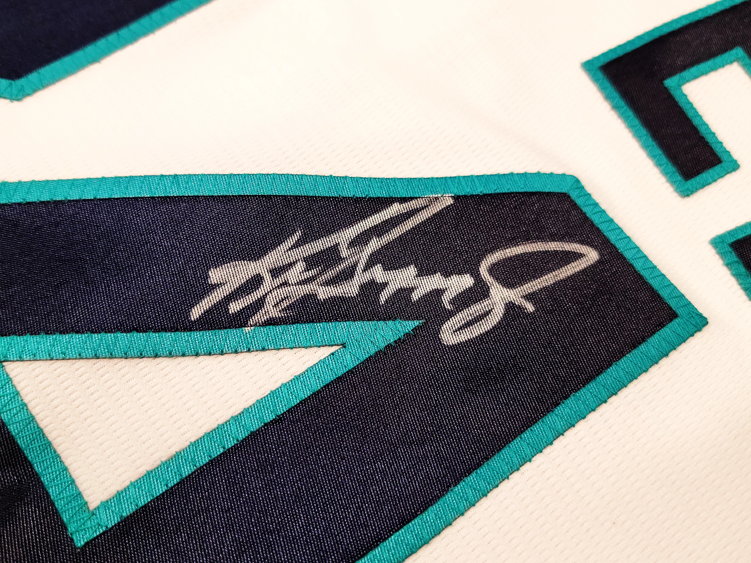 Seattle Mariners Ken Griffey Jr. Autographed White Nike Cooperstown Edition Jersey HOF Patch Size L Beckett BAS QR Stock #206023 - Image 4
