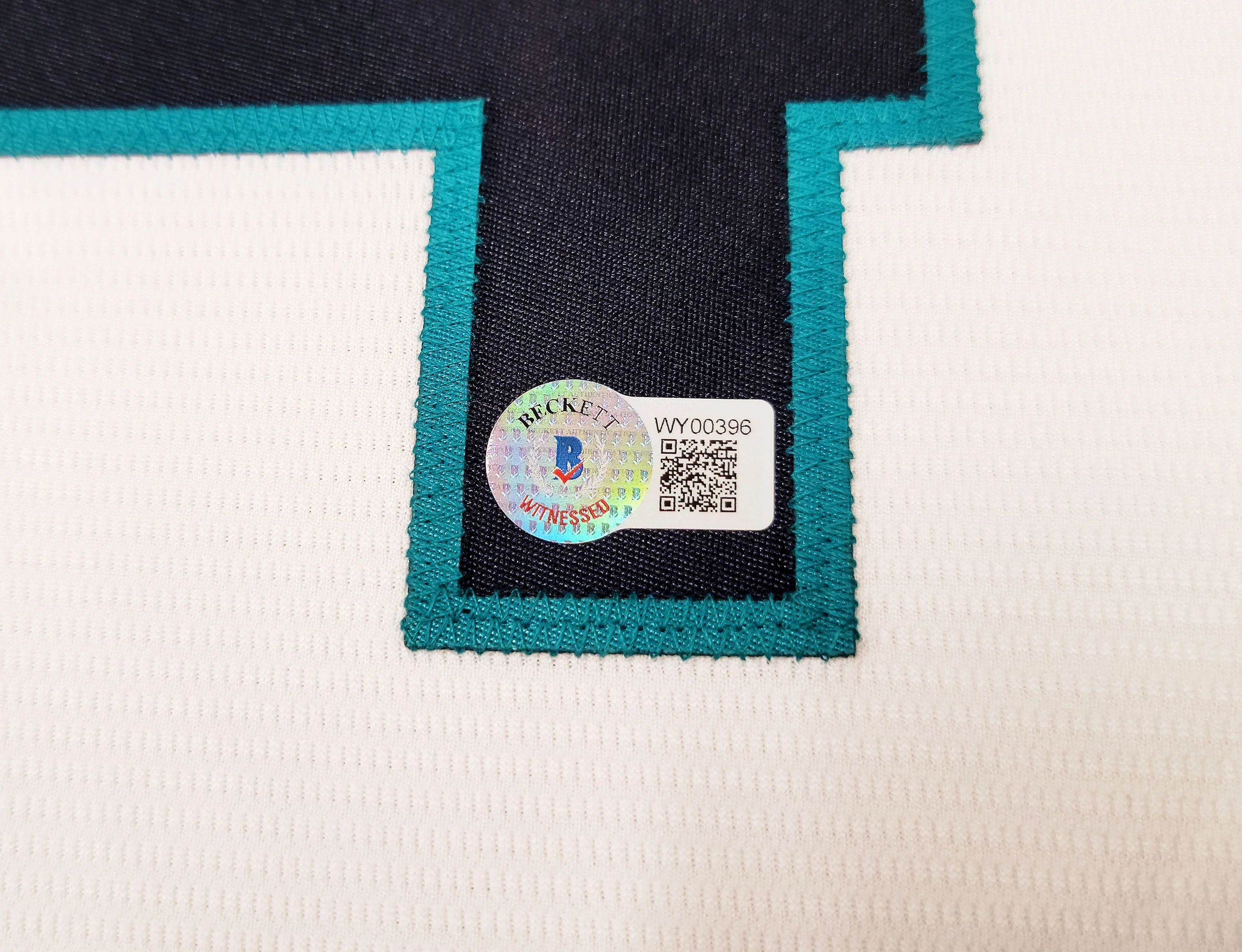 Seattle Mariners Ken Griffey Jr. Autographed White Nike Cooperstown Edition Jersey HOF Patch Size M Beckett BAS QR Stock #206022 - Image 5