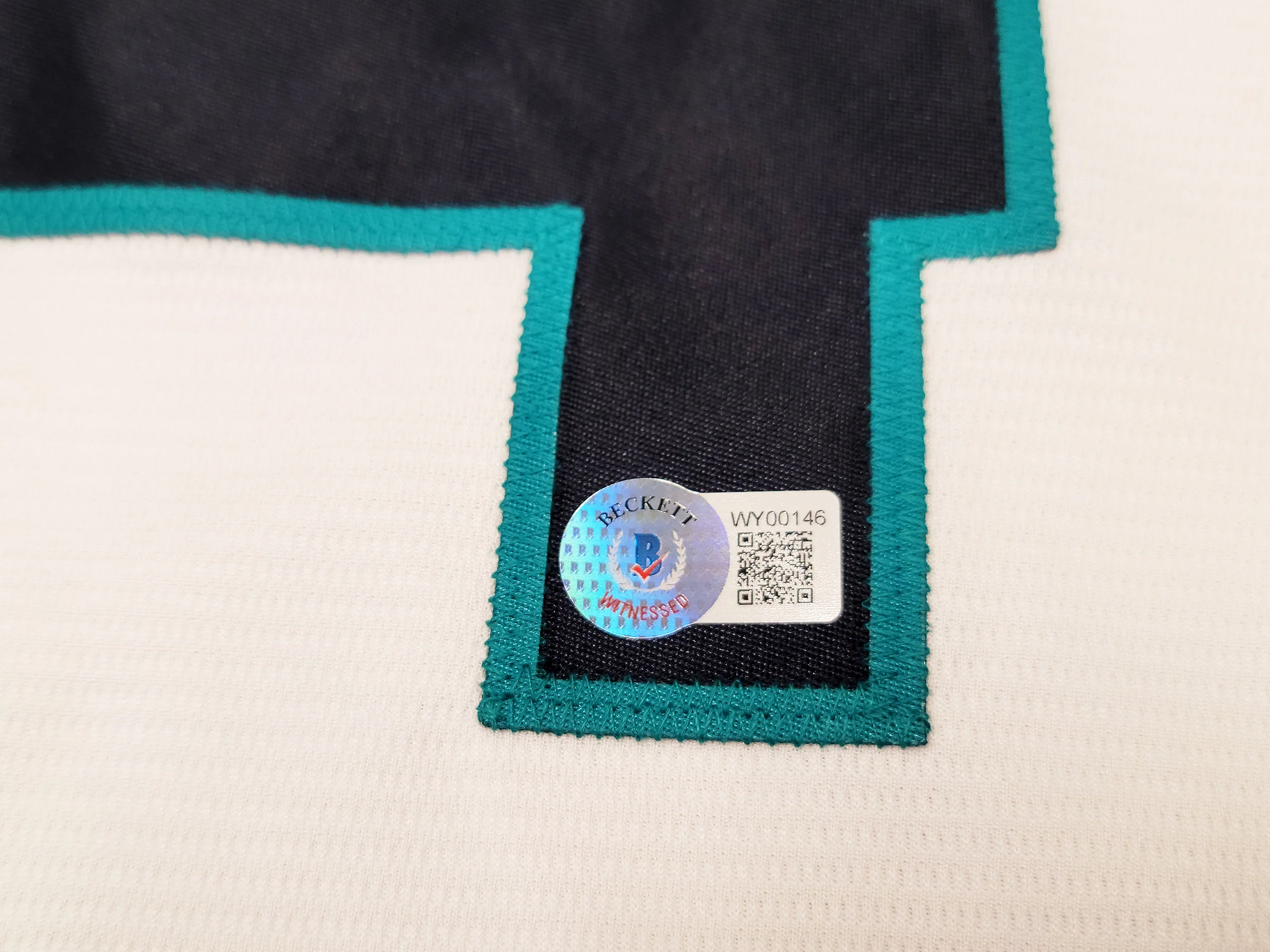 Seattle Mariners Ken Griffey Jr. Autographed White Nike Cooperstown Edition Jersey HOF Patch Size XXL Beckett BAS QR Stock #206025 - Image 5