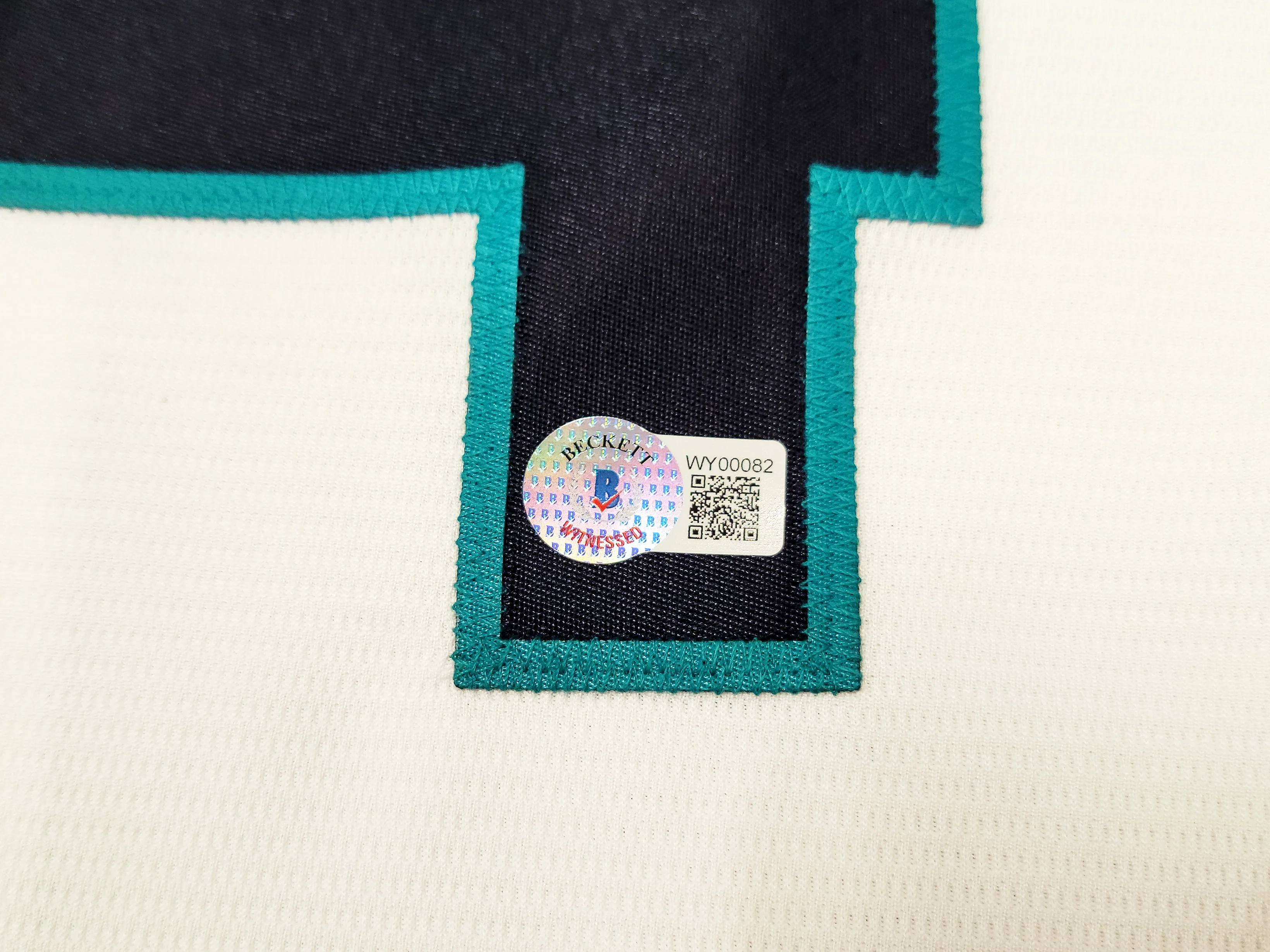 Seattle Mariners Ken Griffey Jr. Autographed White Nike Cooperstown Edition Jersey Retirement Patch Size M Beckett BAS QR Stock #206018 - Image 5