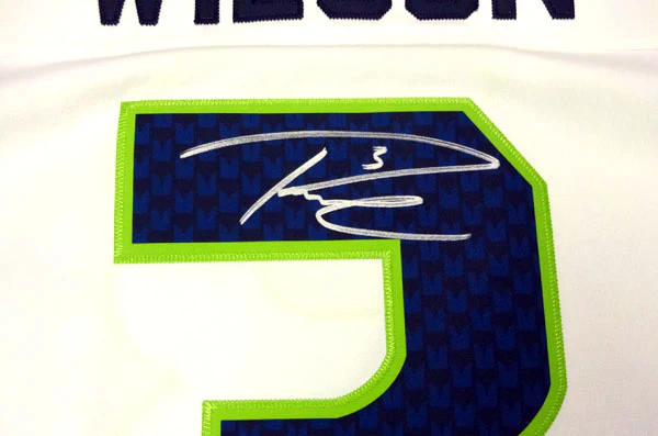 Seattle Seahawks Russell Wilson Autographed White Nike Twill Jersey Size L RW Holo Stock #90927 - Image 3