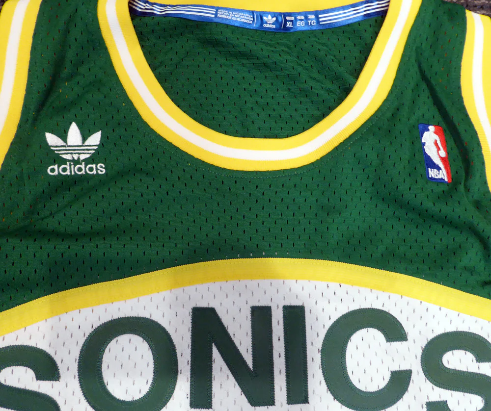 Seattle Sonics Shawn Kemp Autographed Green Adidas Hardwood Classics Jersey "Reign Man" MCS Holo Stock #125205 - Image 4