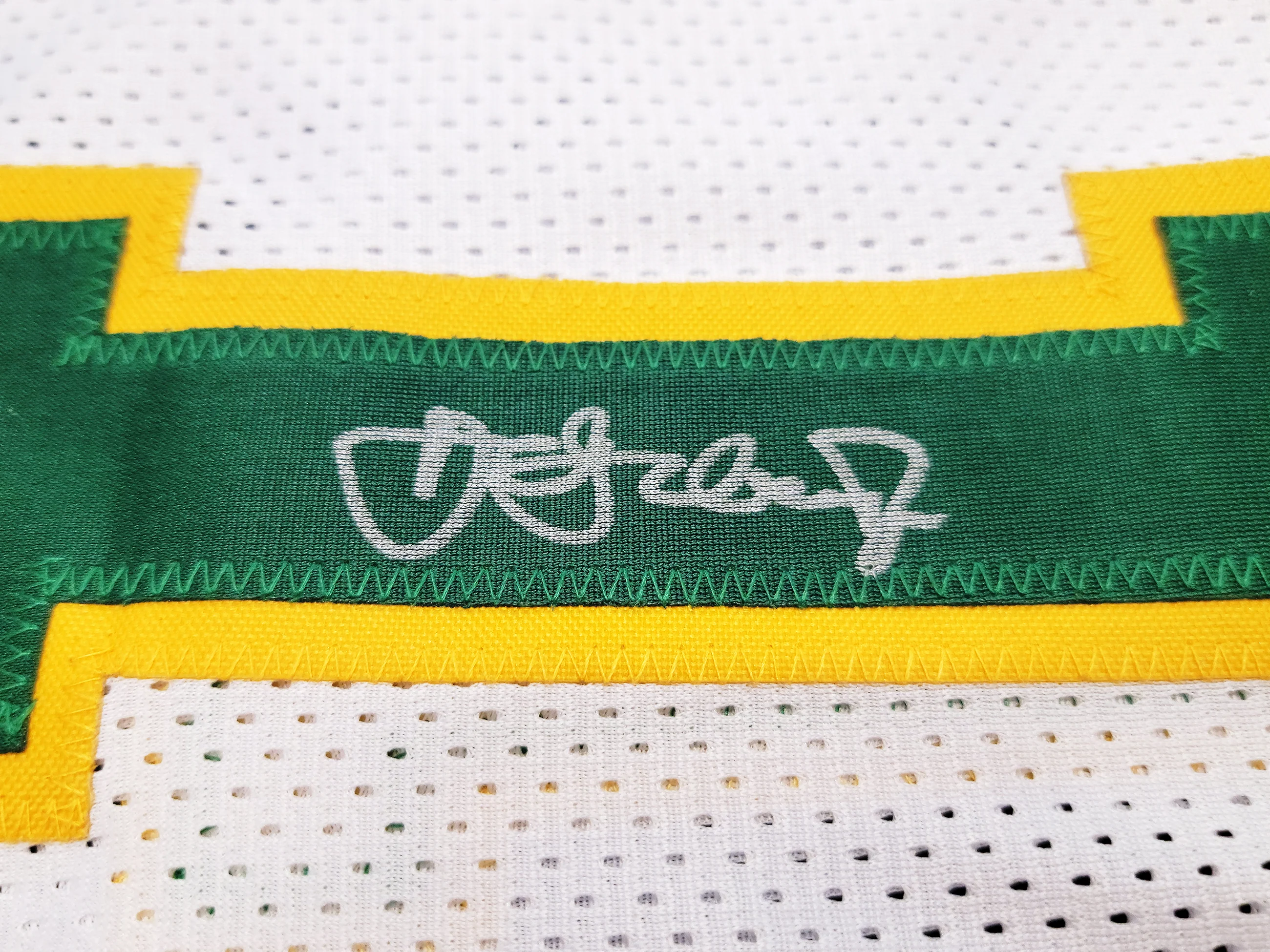 Seattle Supersonics Detlef Schrempf Autographed White Jersey MCS Holo Stock #202422 - Image 4