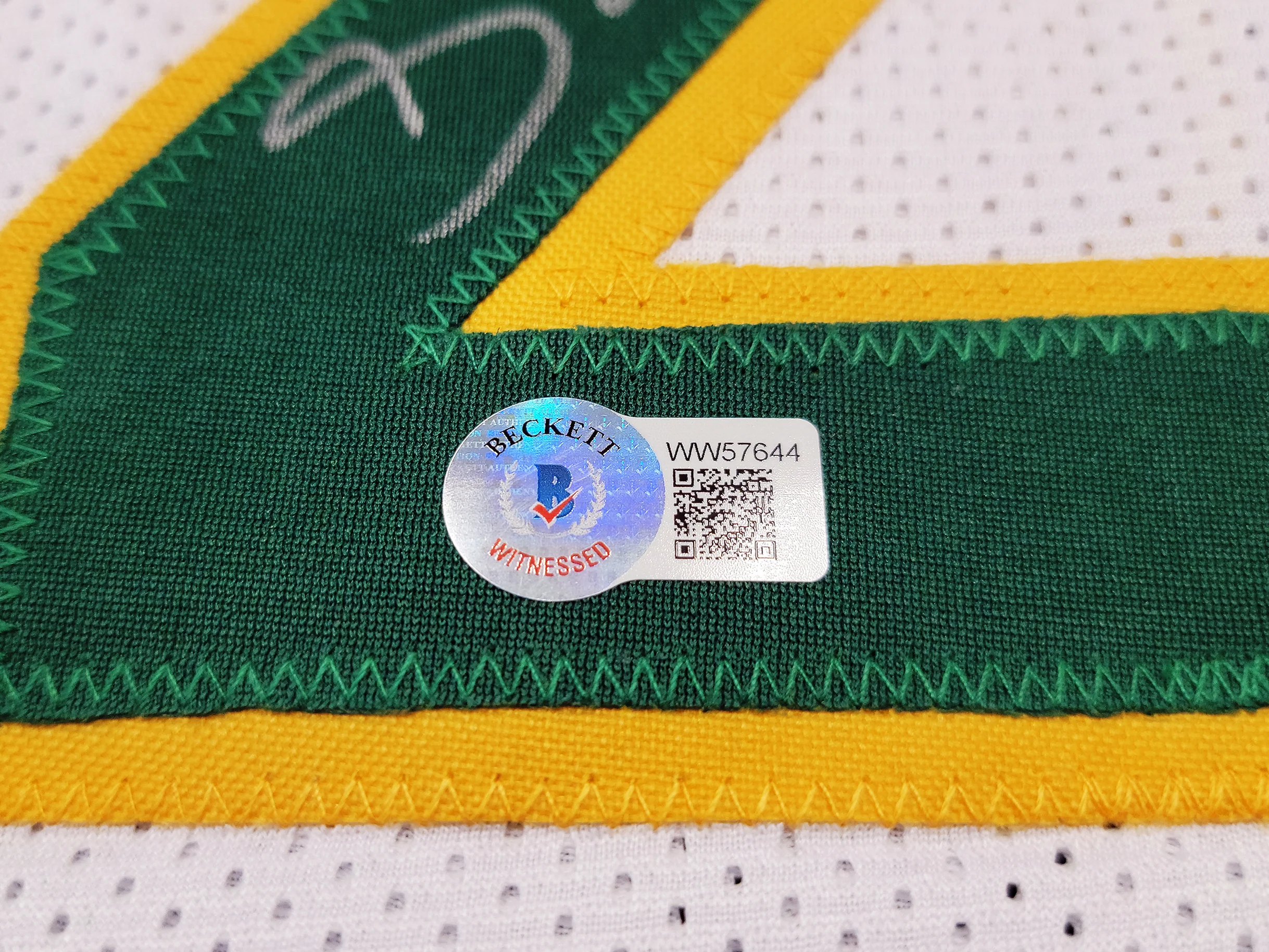 Seattle Supersonics Gary Payton Autographed White Jersey Beckett BAS QR Stock #203420 - Image 4