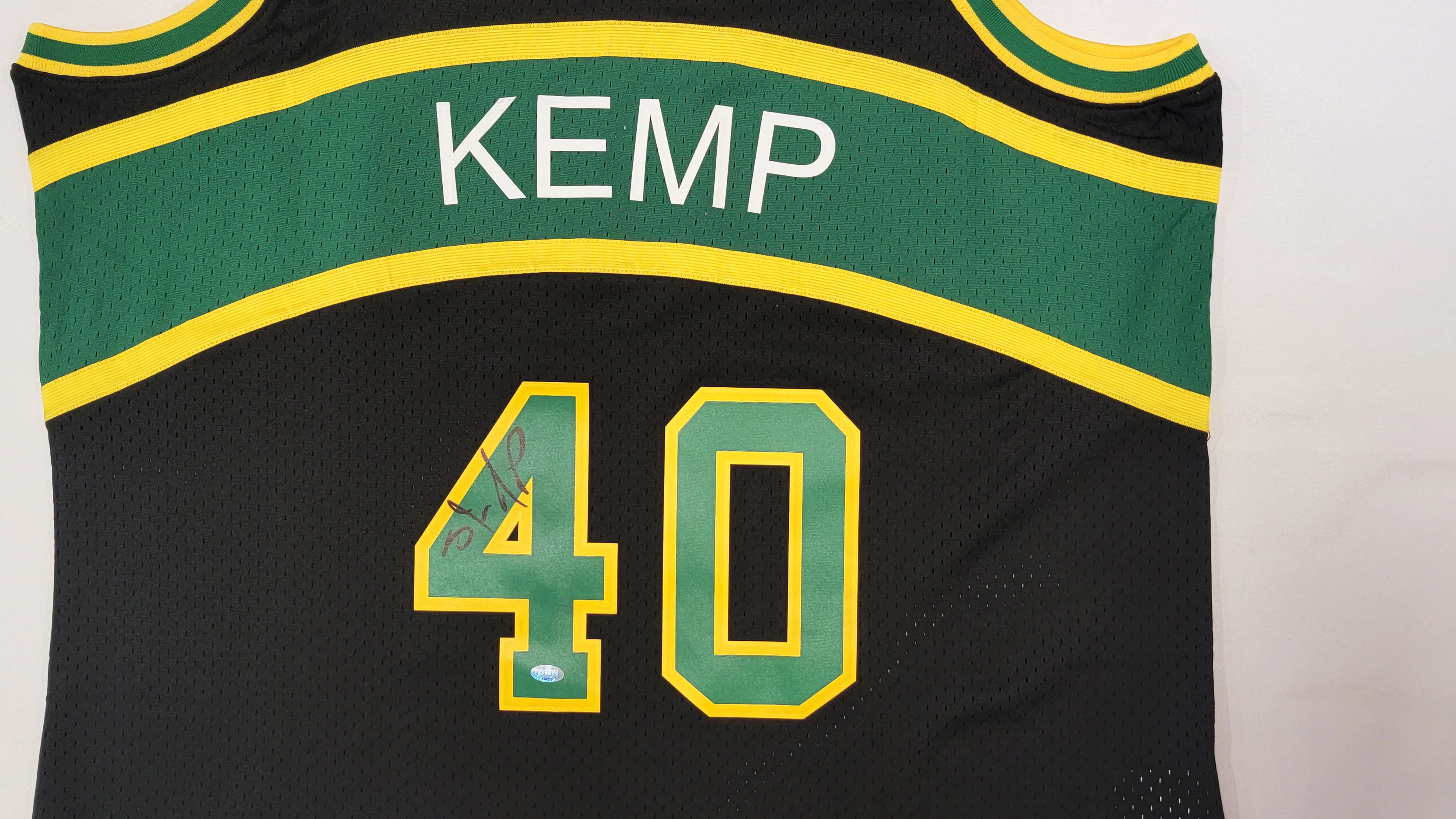 Seattle Supersonics Shawn Kemp Autographed 1994-95 Mitchell & Ness Hardwood Classics Black Jersey Size XXL MCS Holo #93470 - Image 2