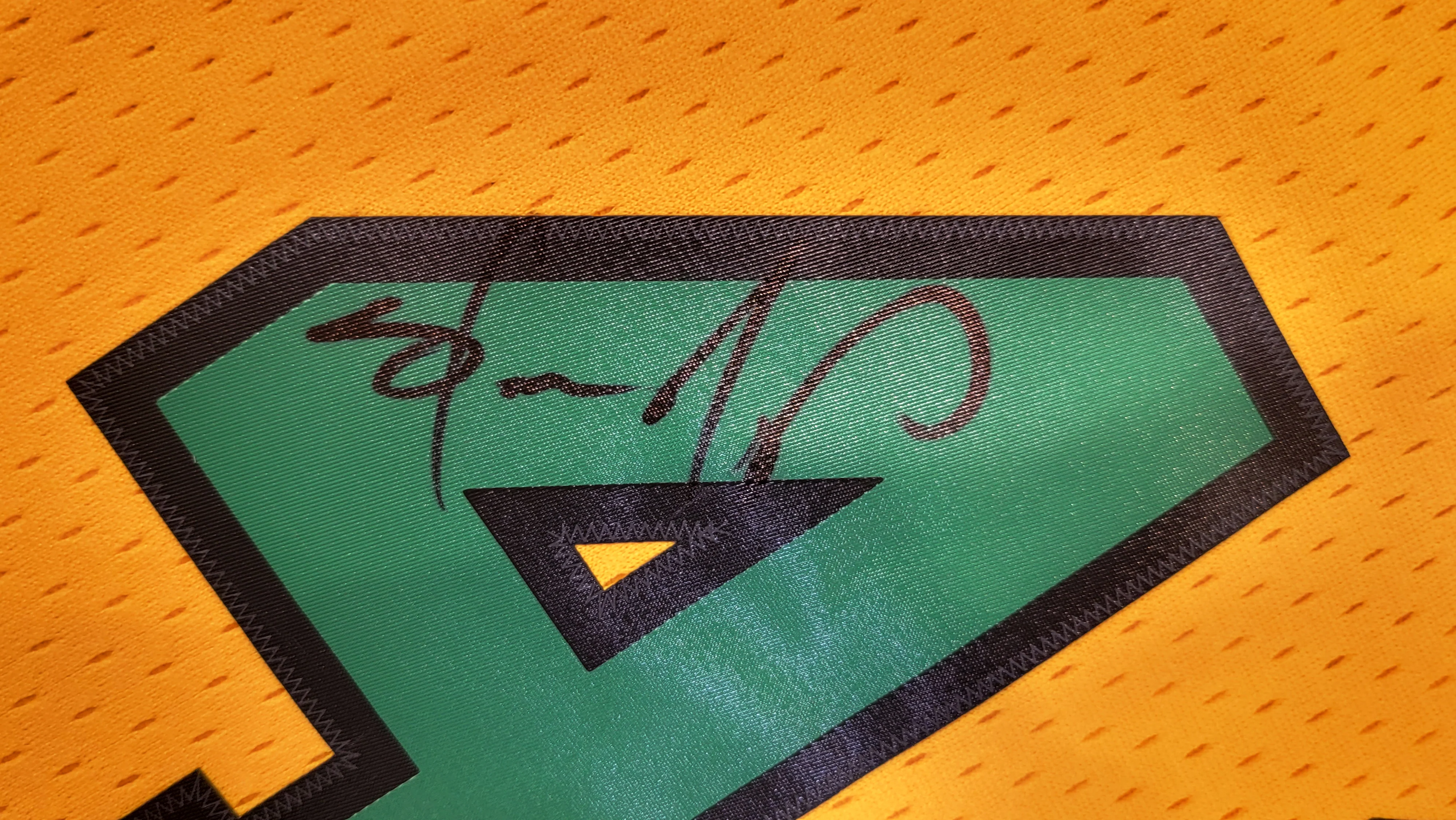 Seattle Supersonics Shawn Kemp Autographed 1994-95 Mitchell & Ness Hardwood Classics Yellow Jersey Size XXL (Signed Twice) MCS Holo #93506 - Image 3