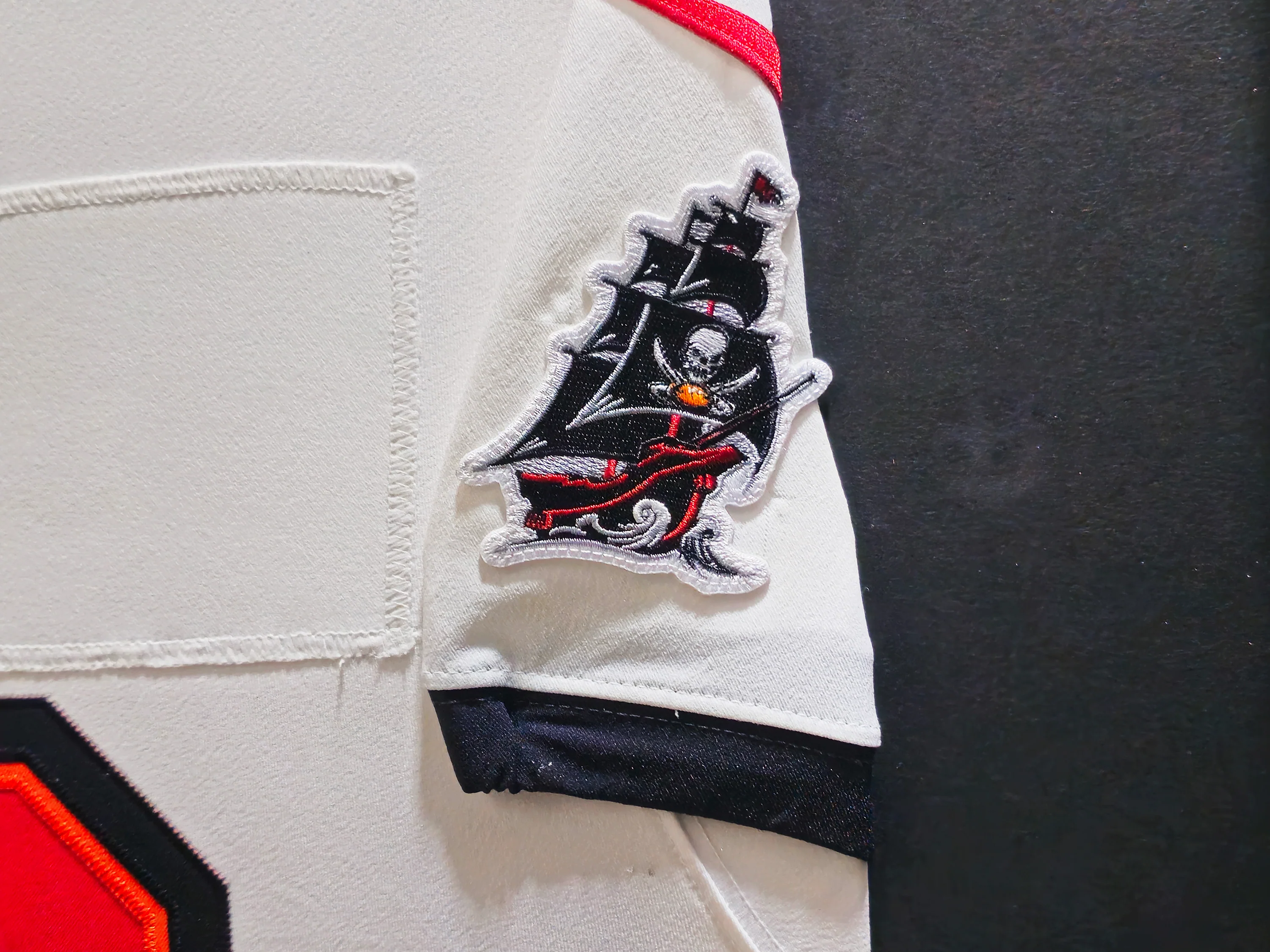 Tampa Bay Buccaneers Tom Brady Autographed Framed White Authentic Nike Jersey Fanatics Holo SKU #235653 - Image 4