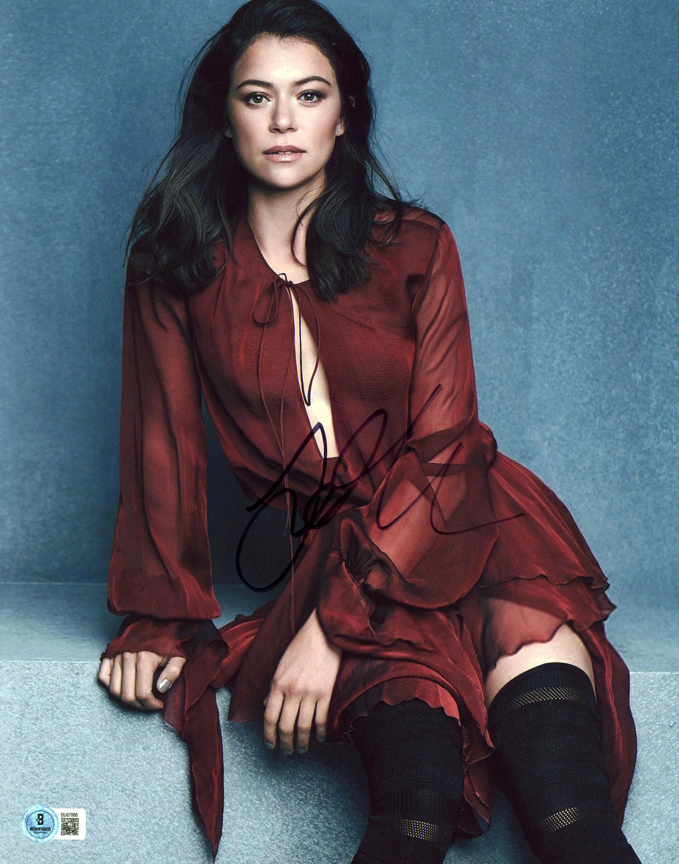 Tatiana Maslany Orphan Black Authentic Signed 11x14 Vertical Photo BAS #BU87888 - Image 2