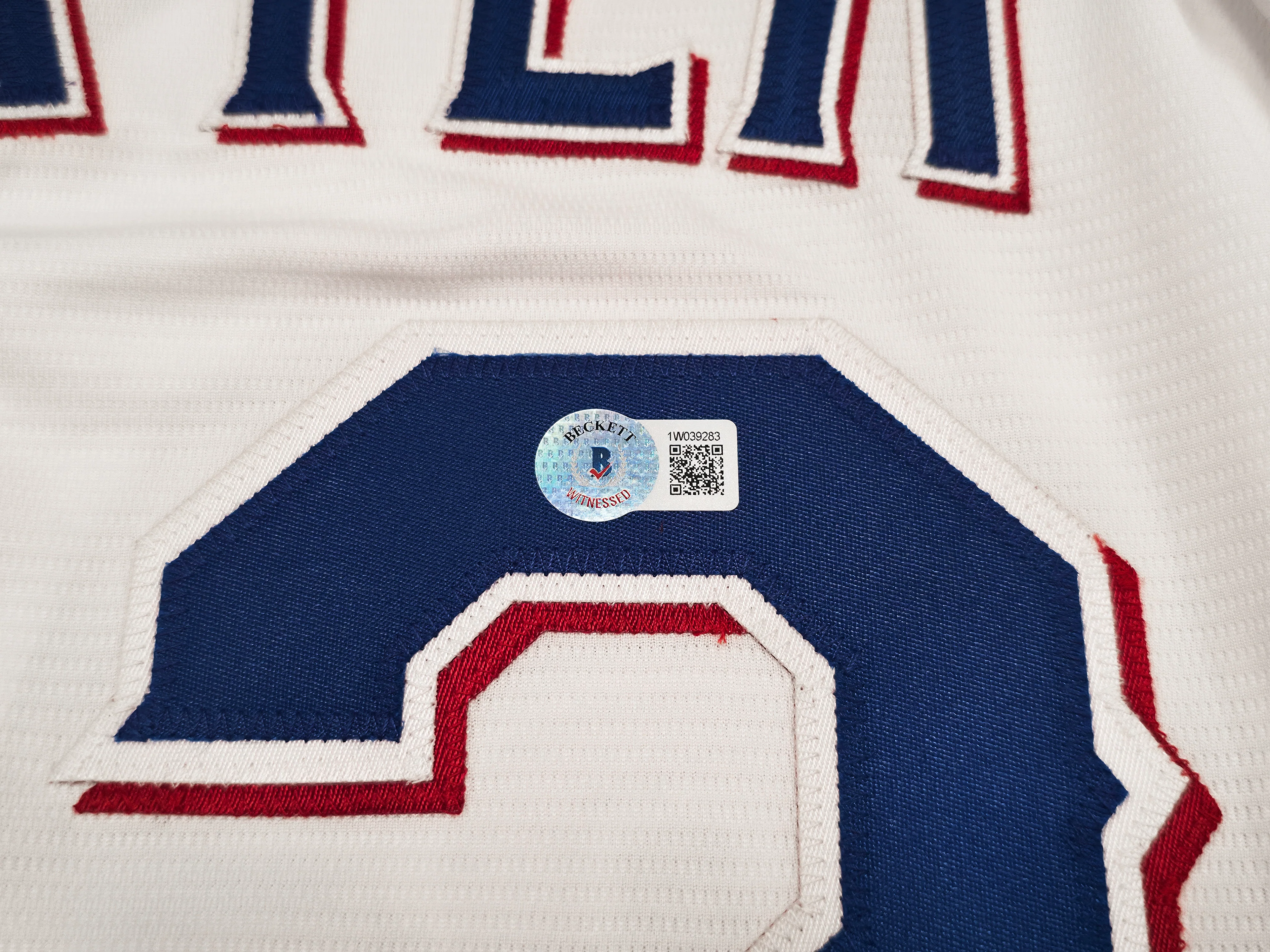 Texas Rangers Evan Carter Autographed White Nike Jersey Size XL "23 WS Champs" Beckett BAS Witness Stock #252437 - Image 5