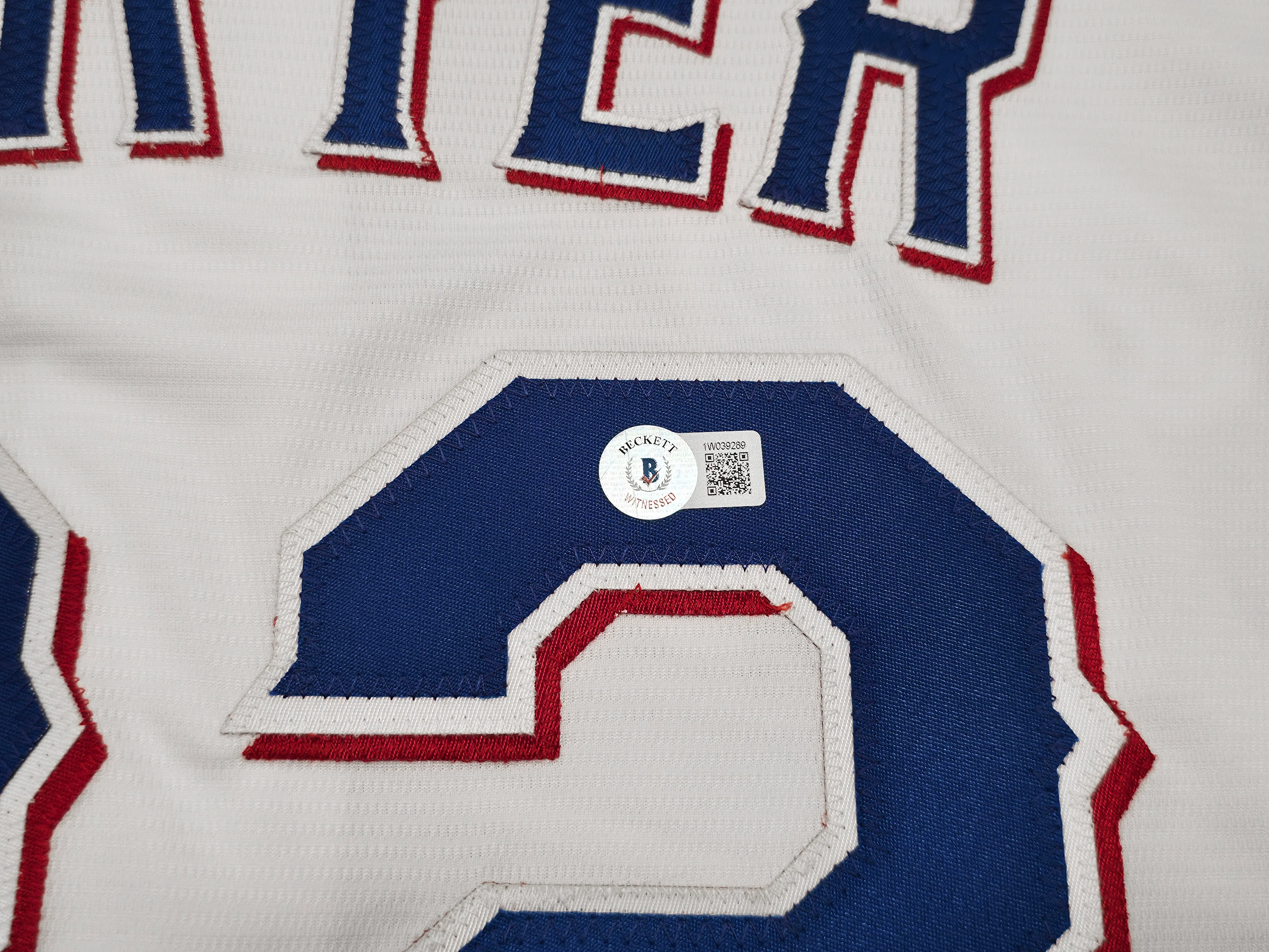Texas Rangers Evan Carter Autographed White Nike Jersey Size XXL "23 WS Champs" Beckett BAS Witness Stock #252438 - Image 5