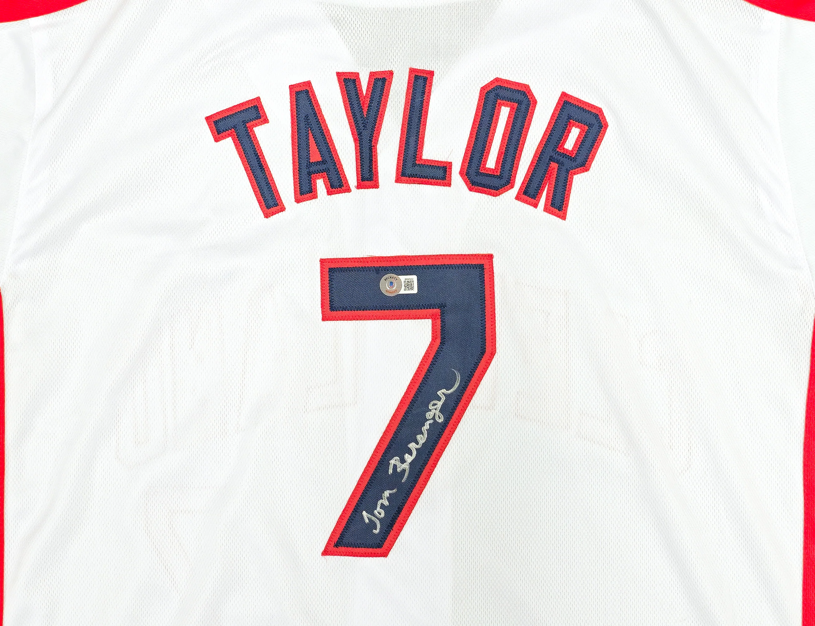 Tom Berenger Autographed White Jersey Major League Jake Taylor Beckett BAS Witness Stock #221302 - Image 3