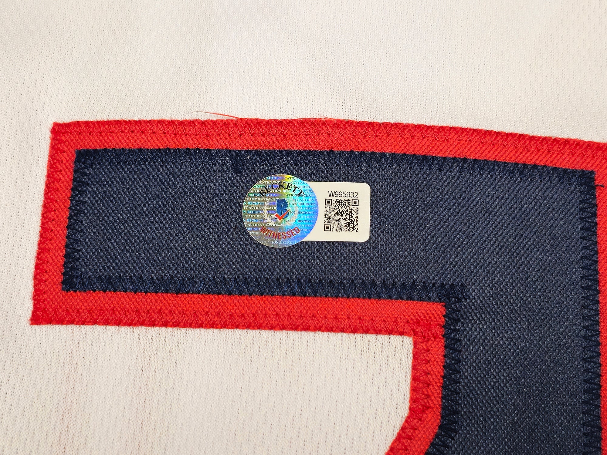 Tom Berenger Autographed White Jersey Major League Jake Taylor Beckett BAS Witness Stock #221302 - Image 5