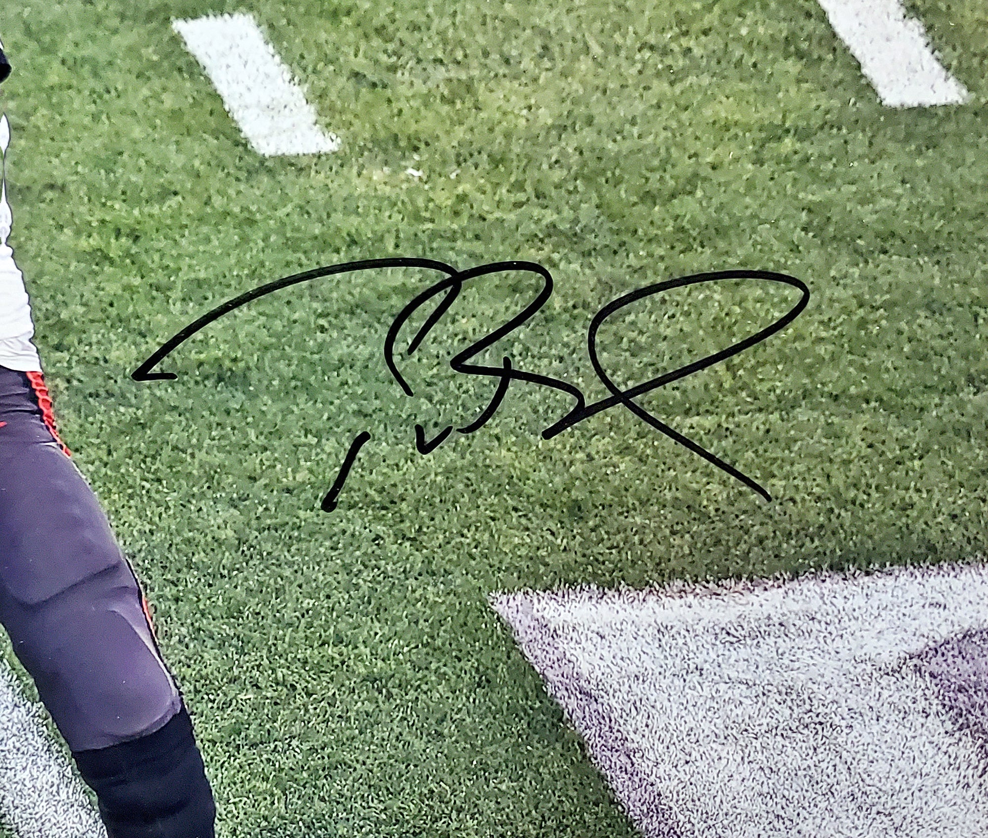 Tom Brady Autographed Framed 16x20 Photo Tampa Bay Buccaneers Super Bowl LV Fanatics Holo Stock #197158 - Image 3
