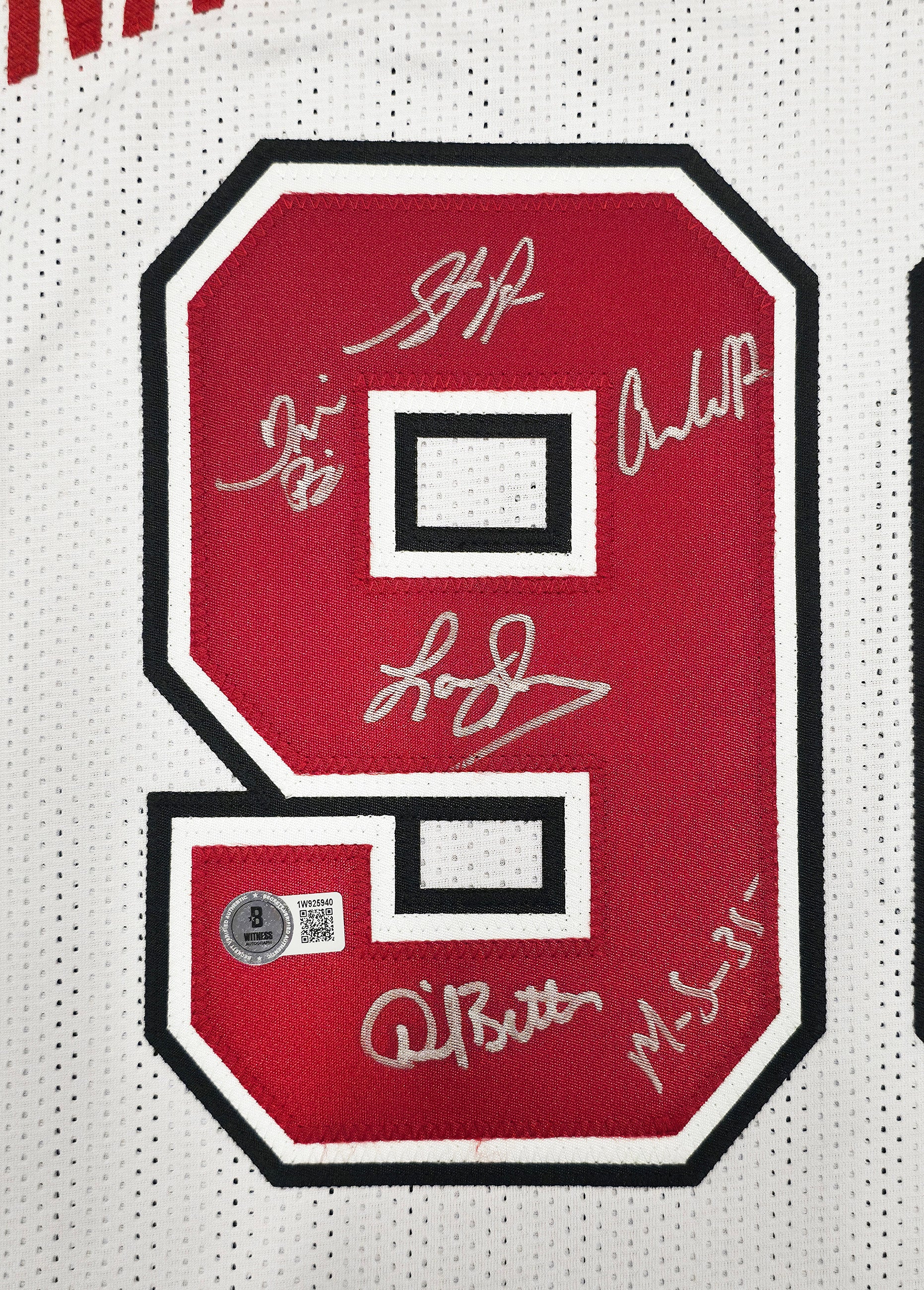 UNLV Runnin Rebels 1990 NCAA Champions Autographed White Jersey With 13 Signatures Including Larry Johnson Beckett BAS Witness Stock #252796 - Image 4