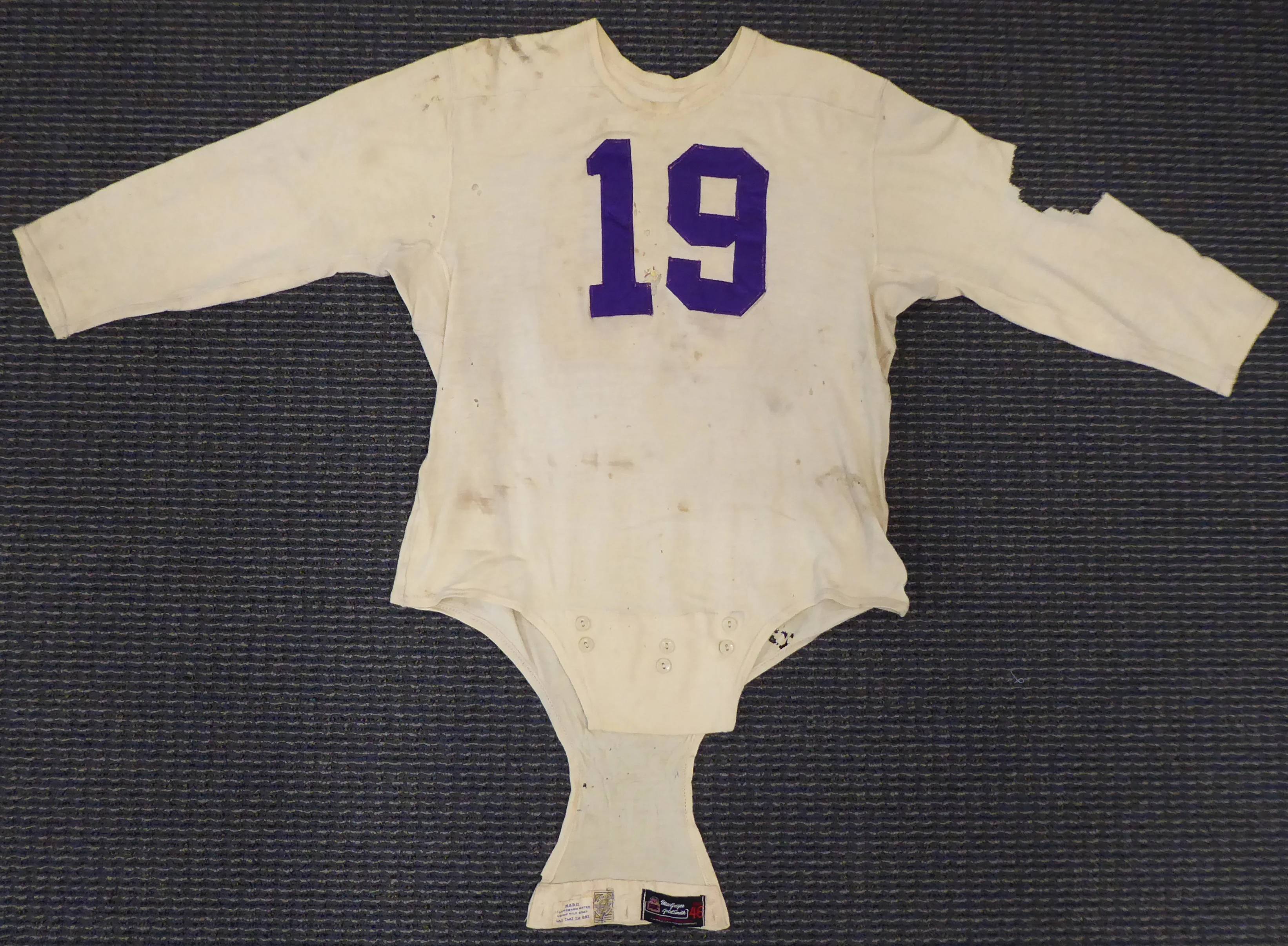 Washington Huskies Bill Early Circa 1949-1951 Game Used White Jersey Unsigned SKU #193839 - Image 3